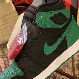 Air Jordan 1 Pine Greens